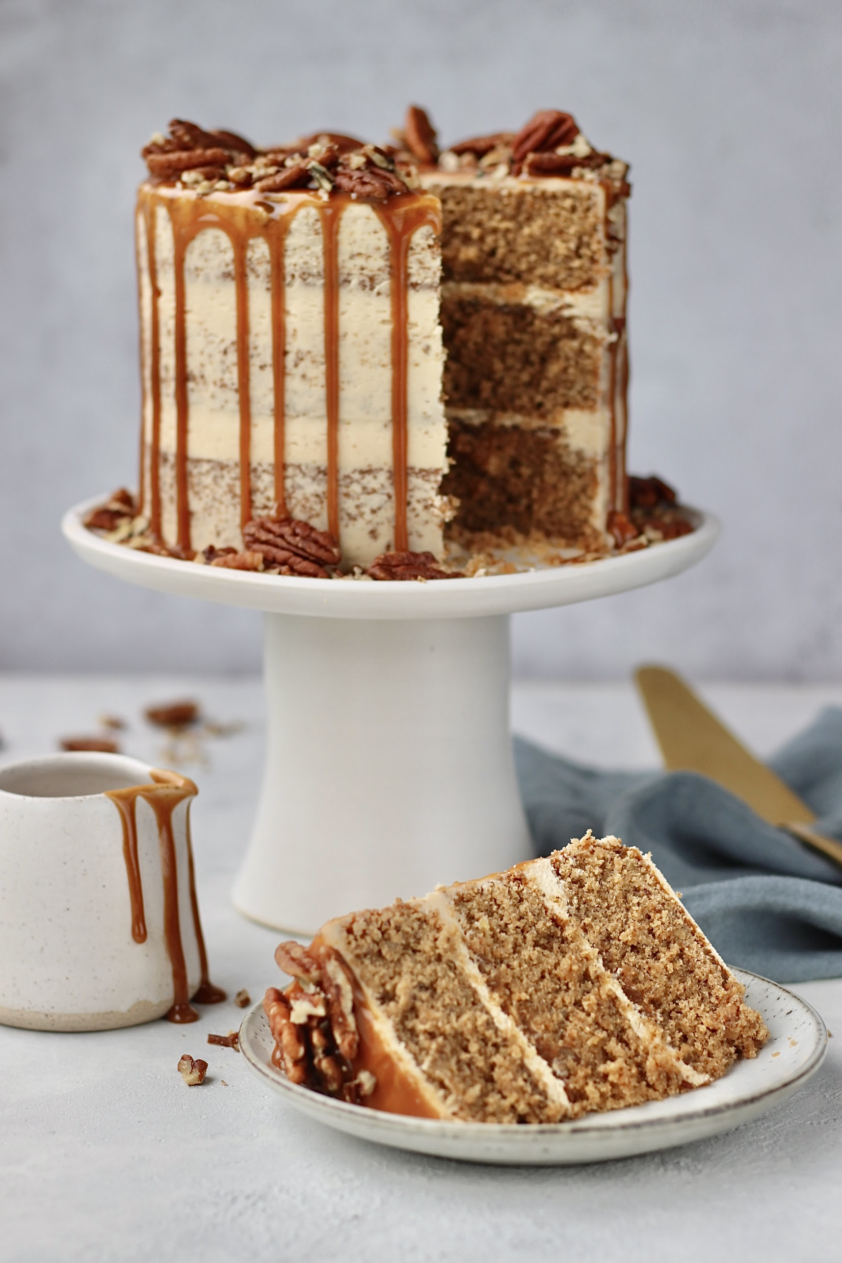 Coffee, Caramel & Pecan Cake -