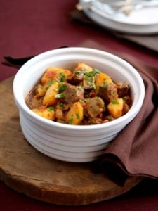 Beef and smoked paprika casserole with rooster potatoes -