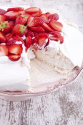 Taylor & Colledge's Strawberry & Vanilla Pavlova -